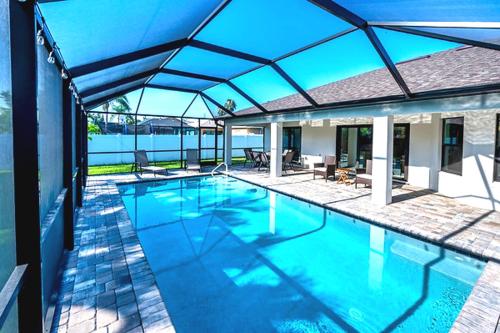 Cape Coral NEW BUILD 4 bedroom KING beds NO Hurricane Damage