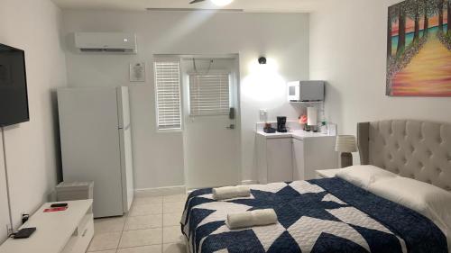 Adorable 1 bedroom studio with private entrance. in Tamiami
