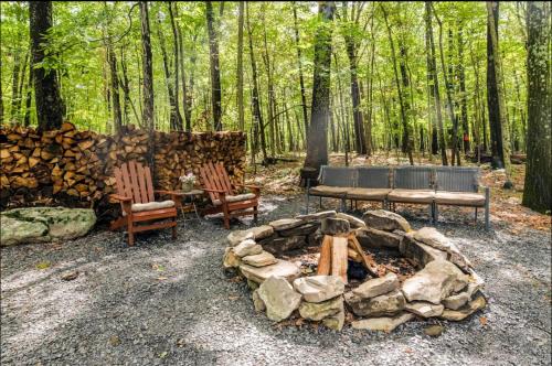 The Nook Lodge - cabin with hot tub at Shawnee and Camelback Mtn in Marshalls Creek