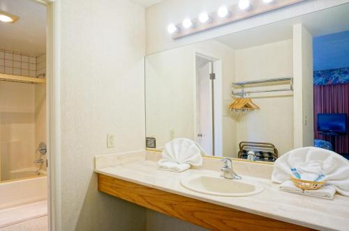 Cabrillo Inn at the Beach – Santa Barbara, CA
