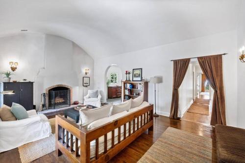 Secluded 4BR Spanish Oasis in the Heart of LA, Los Angeles (fotografie 6)
