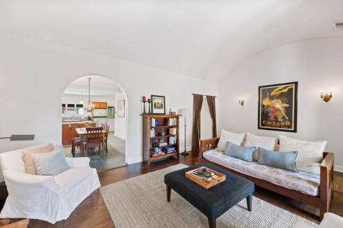 Secluded 4BR Spanish Oasis in the Heart of LA, Los Angeles (fotografie 5)