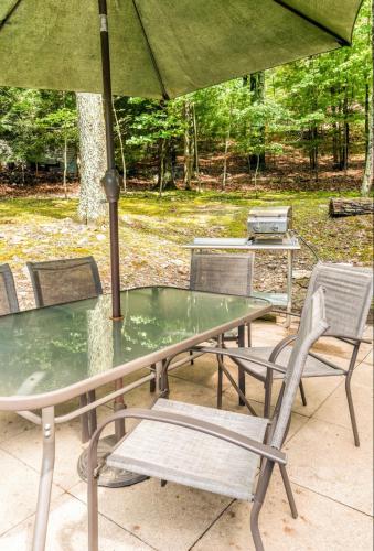 Pocono cabin with private pool at Shawnee Mtn