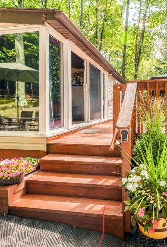 Pocono cabin with private pool at Shawnee Mtn