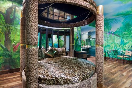 One King Bed Jacuzzi