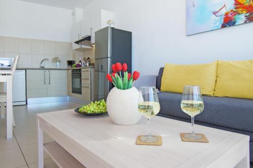 VERONICA - Coralli Beachfront Apartment 4