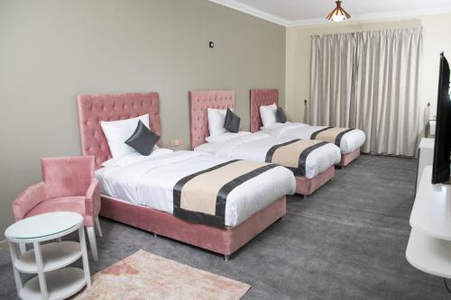 3 twin beds