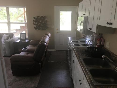 cozy, quiet, rural hideaway close to everything2 in Jacksonville