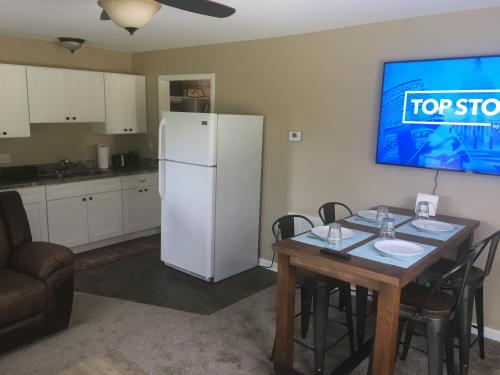 cozy, quiet, rural hideaway close to everything2 in Jacksonville