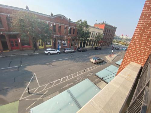 Downtown Heritage Condo with Parking in Victoria, Canada