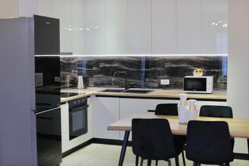Miku Apartment - Captivating 3 Bedroom At Olympic Residence, Tirana (photo 5)