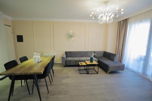 Miku Apartment - Captivating 3 Bedroom At Olympic Residence, Tirana (photo 3)
