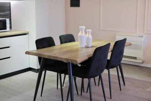 Miku Apartment - Captivating 3 Bedroom At Olympic Residence, Tirana (photo 9)