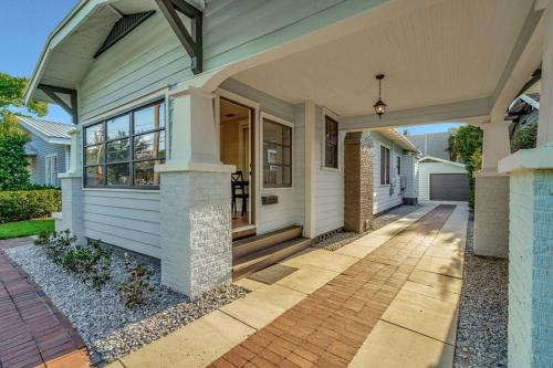 Bayshore Beauty Stylish 3BR SOHO Bungalow near Hyde Park in Tampa, USA