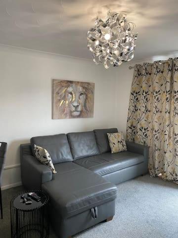 Beautiful 2-bedroom in Grays close to Lakeside - Apartment - Grays Thurrock