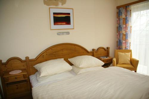 1 king bed, 1 twin bed