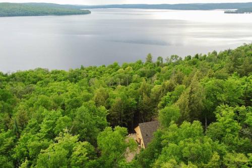 Private Off Grid Cottage Nestled in Nature With Waterfront