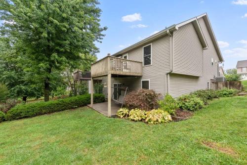 Beautiful Townhome, 11 minutes to Downtown, KCMO. in 普拉特伍茲