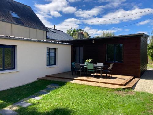 Cabane de pêcheurs avec spa au pied de l'étang