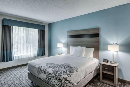 Days Inn & Suites by Wyndham Spokane