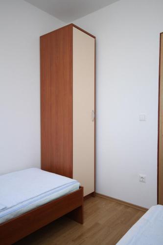 Apartment Metajna 6337b - image 3