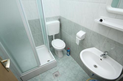 Apartment Metajna 6337b - image 7