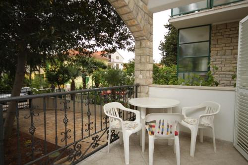Apartments with a parking space Vodice - 6321 - image 3