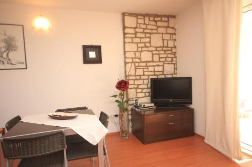 Apartments by the sea Rovinj - 3373 in 蒙塞納