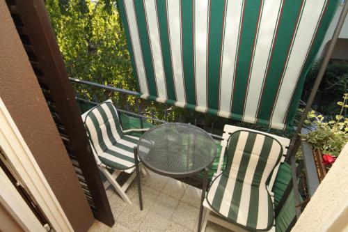 One-Bedroom Apartment with Terrace image 3