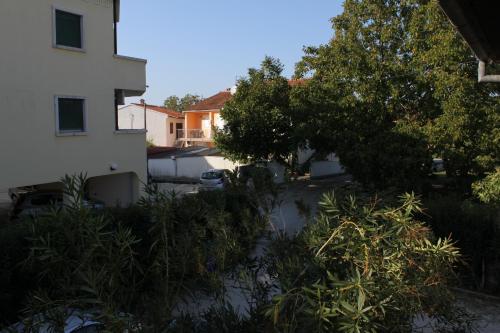 One-Bedroom Apartment with Terrace image 2