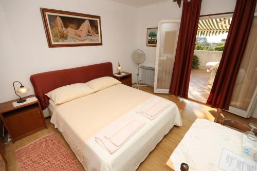 Double Room with Terrace and Sea View   room in Apartments and rooms with parking space Rovinj - 7170