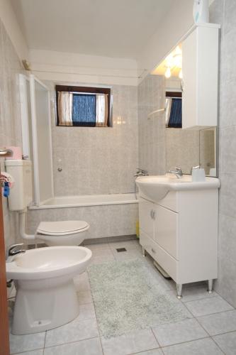 Double Room with Balcony image 3