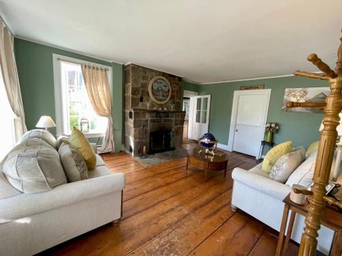 Stone Hearth Inn and Eatery - image 14