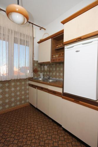 Apartments with a parking space Valbandon Fazana - 7215 - image 6
