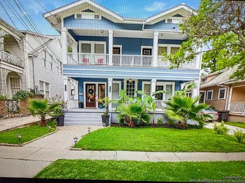 Luxury 1BD 1BA Close to Downtown