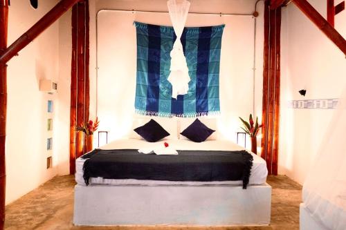 1 king bed, 2 twin beds
