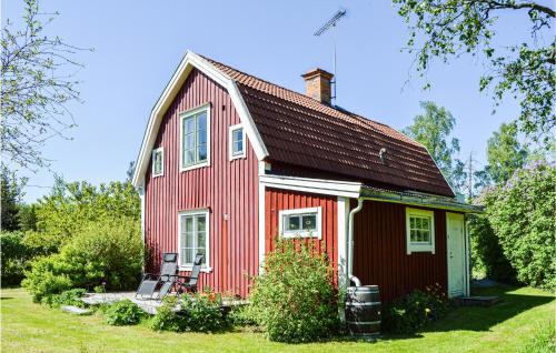 Amazing home in Hallstavik with 2 Bedrooms, Sauna and WiFi