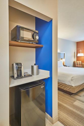 Holiday Inn Express Hotel & Suites Medford-Central Point, an IHG Hotel