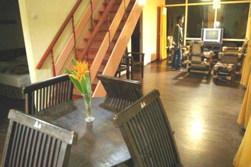 a living room filled with lots of furniture, Hotel Lembah Safari Cisarua in Puncak