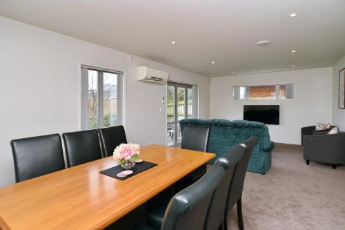 Regents 94 - Christchurch Holiday Homes - image 5