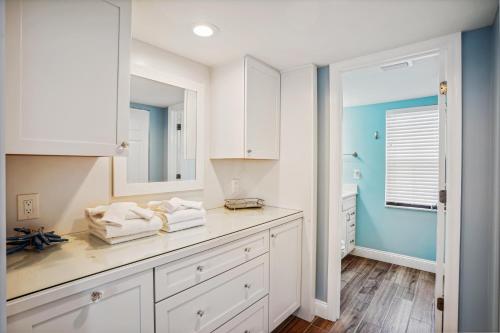 Emerald Isle #401 - image 2