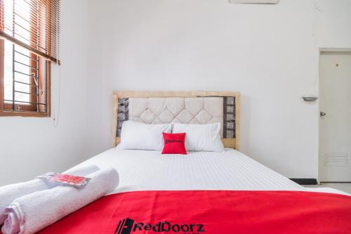 B&B Bogor - RedDoorz near Terminal Bubulak Bogor - Bed and Breakfast Bogor