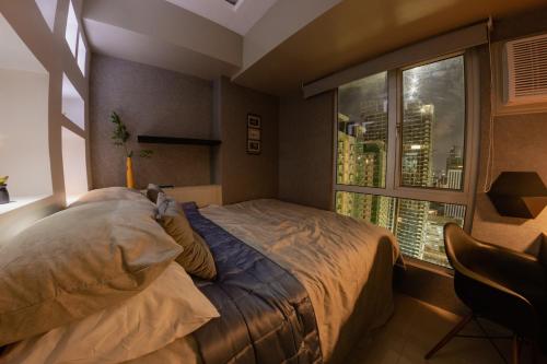 Blazing wifi 450mbps, Queen bed, 50inTV, Netflix, Central Bloc Mall