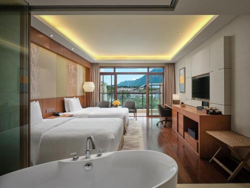 Standard Double Room with Two Double Beds room in HUALUXE Kunming By IHG