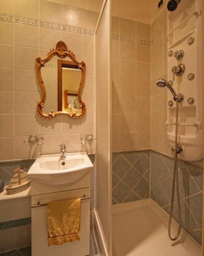 Vatican Holiday - image 6