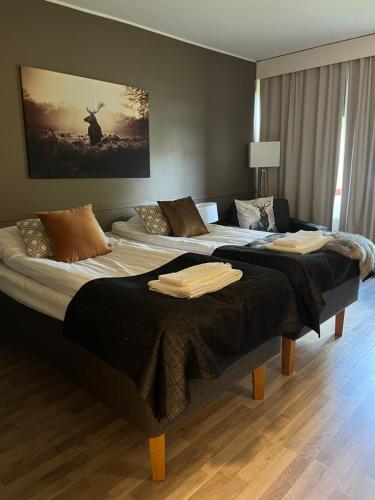 Ellivuori Resort suurempi hotellihuone 24m2 järvinäköalalla Hyvä varustelu - Apartment - Sastamala