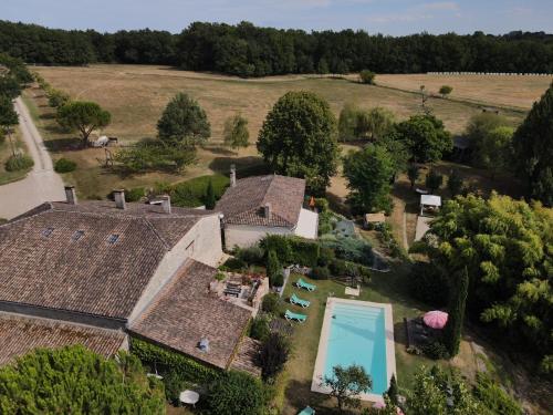 Viesnīcas āriene, les tamaris in Lamothe-Landerron