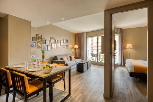 Guestroom, Citadines Ramblas Barcelona Aparthotel in La Rambla