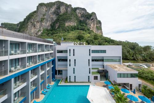 Double or twin room, pool view