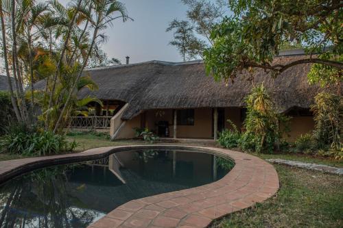 Kolam renang, El Morado Guest Farm in Yaverland